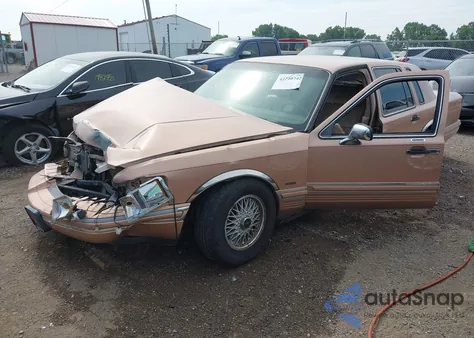 1994 Lincoln Town Car Executive из США, поврежденный, VIN 1LNLM81W1RY627920